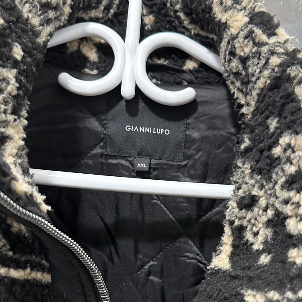 Black and Cream Patterned Jacket - Picture 2 of 4